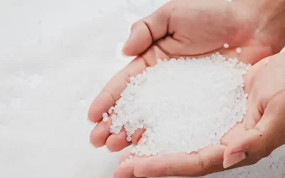 Nuevo plástico que se disuelve al contacto con el agua del mar: ¿Cómo funciona?