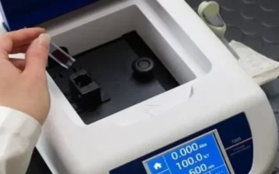 Espectrofotómetro: qué es, cómo funciona y usos en la industria plástica